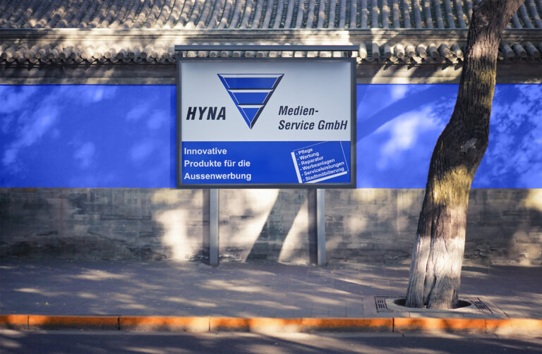 hyna-freistehende-Grossflaeche